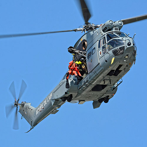 Hélitreuillage avec un hélicoptère SA330 Puma de l'Armée de l'Air