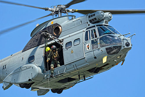 Hélitreuillage avec un hélicoptère SA330 Puma de l'Armée de l'Air