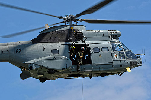 Hélitreuillage avec un hélicoptère SA330 Puma de l'Armée de l'Air