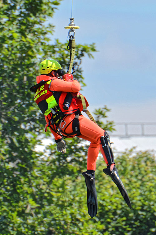 Hélitreuillage avec un hélicoptère SA330 Puma de l'Armée de l'Air