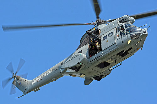 Hélitreuillage avec un hélicoptère SA330 Puma de l'Armée de l'Air