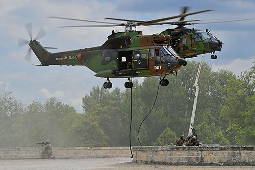 Lissage de commandos par hélicoptères