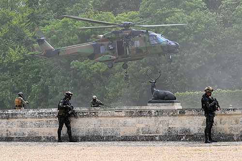 Lissage de commandos par hélicoptères