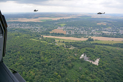 Hélicoptères de l'Armée de Terre (ALAT) au-dessus de l'Ile de France