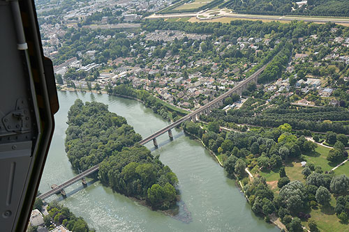 Hélicoptères de l'Armée de Terre (ALAT) au-dessus de l'Ile de France