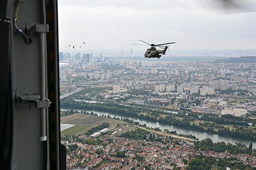 Hélicoptères de l'Armée de Terre (ALAT) au-dessus de Paris