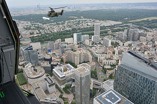 Hélicoptères de l'Armée de Terre (ALAT) au-dessus de Paris