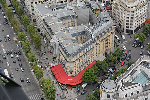 Hélicoptères de l'Armée de Terre (ALAT) au-dessus de Paris