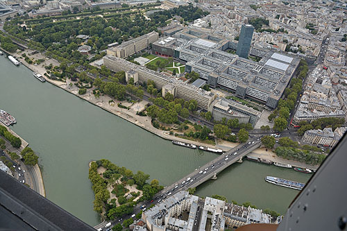 Hélicoptères de l'Armée de Terre (ALAT) au-dessus de Paris