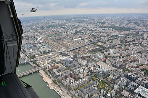 Hélicoptères de l'Armée de Terre (ALAT) au-dessus de Paris