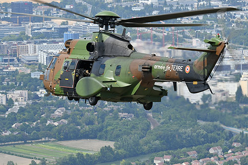 Hélicoptère AS532 Cougar rénové de l'Armée de Terre (ALAT)