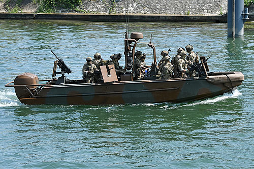 Insertion de commandos par le fleuve