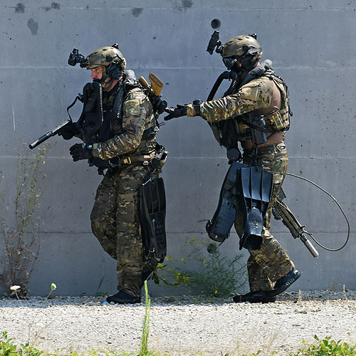 Insertion de commandos par le fleuve