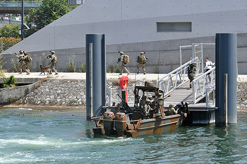 Insertion de commandos par le fleuve