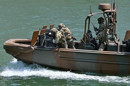 Insertion de commandos par le fleuve