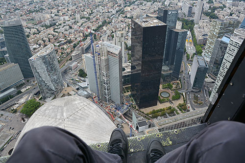 Au-dessus des tours de la Défense