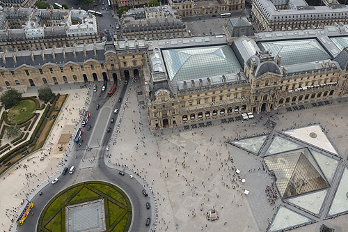 Pyramide du Louvre