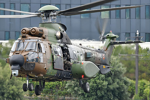 Hélicoptère AS532 Cougar rénové de l'Armée de Terre (ALAT)