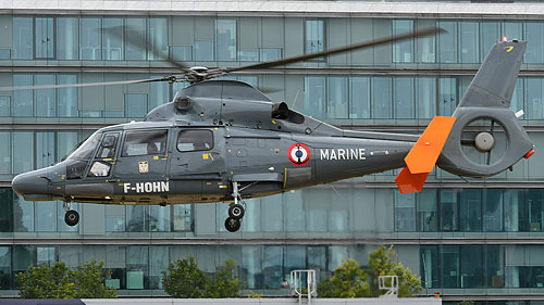 Hélicoptère AS365N Dauphin de la Marine Nationale