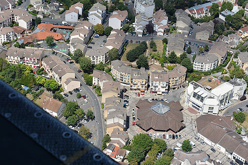 Banlieue parisienne vue d'hélicoptère