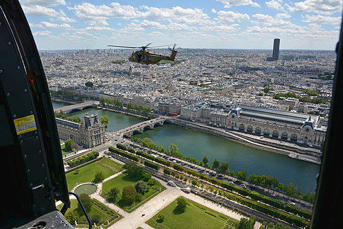 Au-dessus du Jardin des Tuileries, avec de l'autre côté de la Seine, le Musée d'Orsay