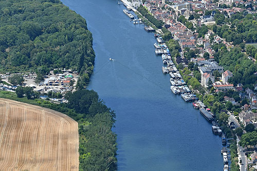 Péniches amarrées à Conflans-Saint-Honorine