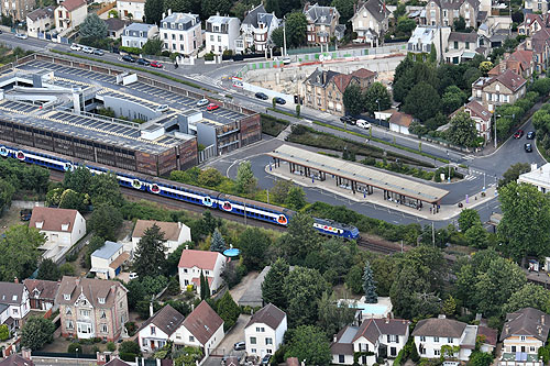 Banlieue parisienne vue d'hélicoptère