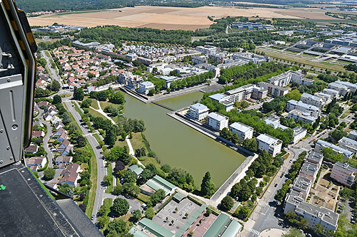 Guyancourt, au fond le Technocentre de Renault