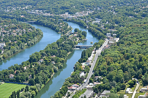 Ile de la Loge, entre Marly-le-Roi et Bougival à droite, Croissy à gauche