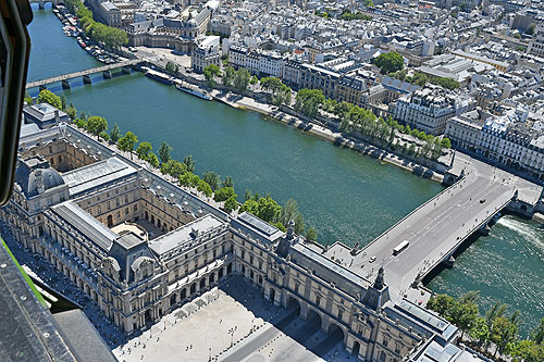 Passage au-dessus du Louvre