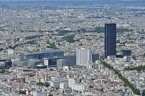 Gare Montparnasse et Tour Montparnasse, au fond les Invalides