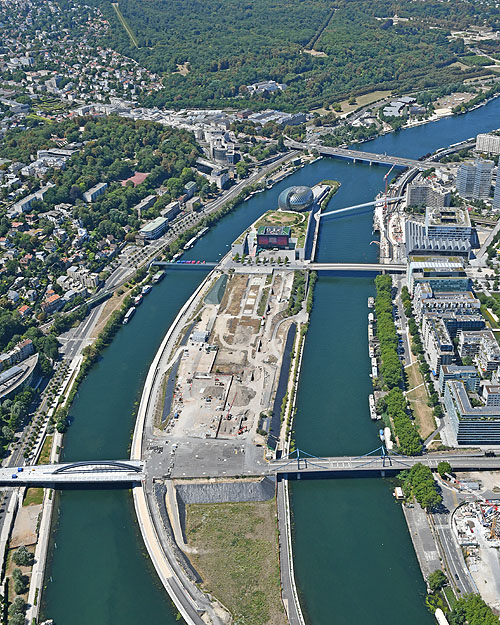 Billancourt-Rives de Seine, l'Ile Seguin avec la Seine musicale, le Pont de Sèvres, le Domaine National de Saint-Cloud