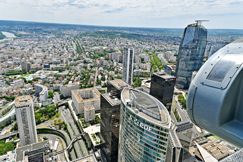 Vol au-dessus de la Défense