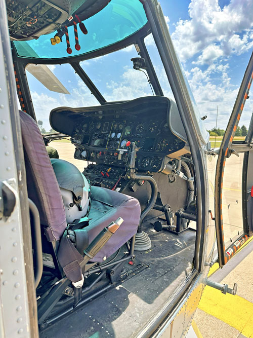 Cockpit de l'hélicoptère SA330 Puma SAR de Solenzara