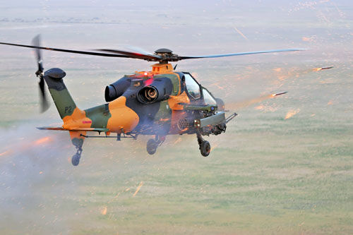 Tir de roquettes à partir d'un T129 ATAK