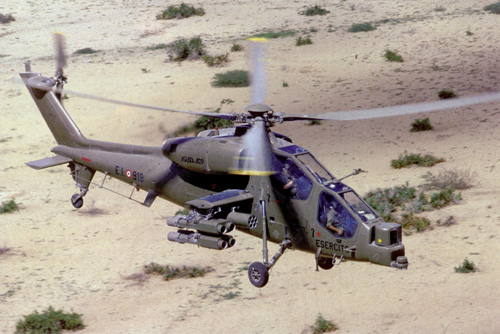 Hélicoptère d'attaque A129 Mangusta italien