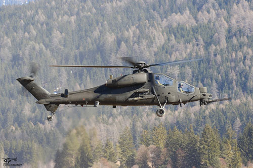 Hélicoptère d'attaque A129CBT Mangusta italien