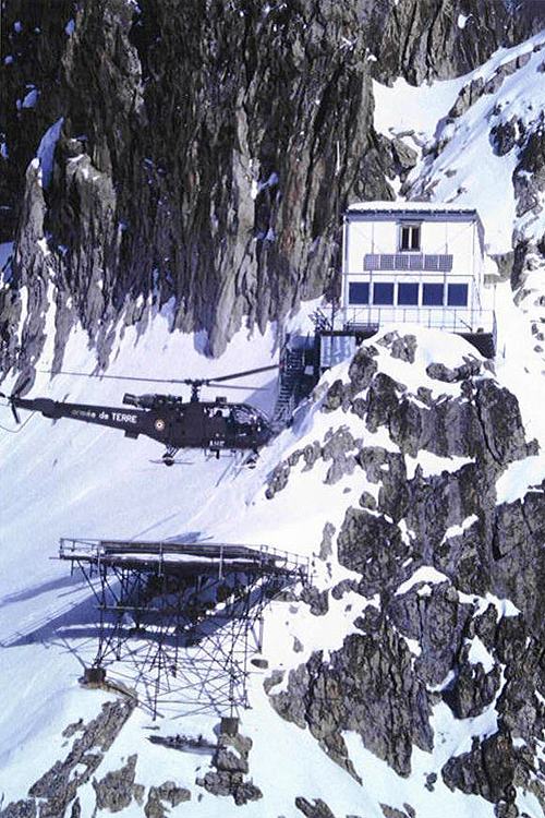 Hélicoptère Alouette III de l'ALAT dans les Alpes