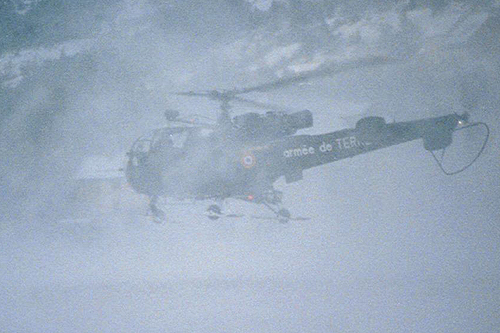 Hélicoptère Alouette III de l'ALAT dans les Alpes