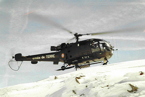 Hélicoptère Alouette III de l'ALAT dans les Alpes