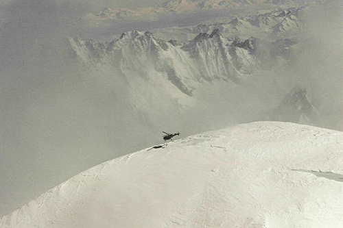 Hélicoptère Alouette III de l'ALAT dans les Alpes