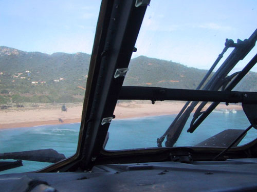 En approche de la plage, vue du cockpit