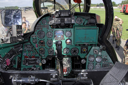 Cockpit du MI24 Hind, place du pilote à l'arrière