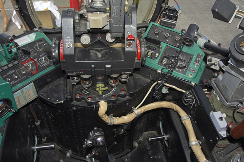 Cockpit du MI24 Hind, place du titreur à l'avant