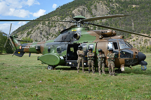 L'équipage de l'hélicoptère Cougar