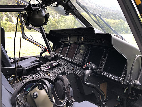 Cockpit de l'hélicoptère Caïman