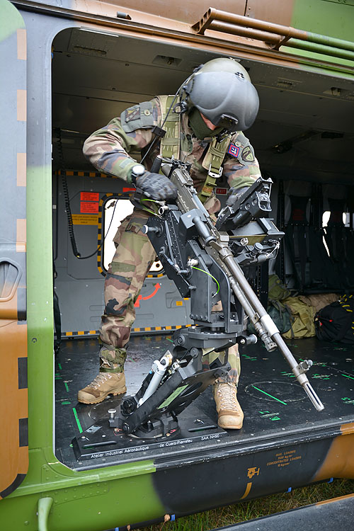 Door gunner sur hélicoptère NH90 Caïman ALAT