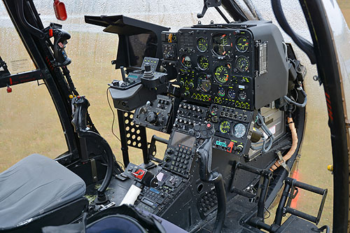 Cockpit hélicoptère SA342 Gazelle HOT ALAT