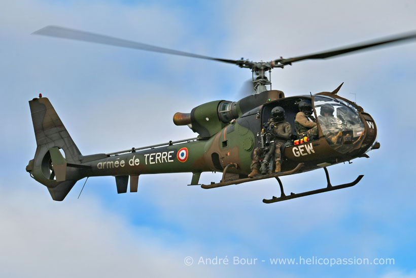 Hélicoptère Gazelle Gatling de l'Armée de Terre française (ALAT)