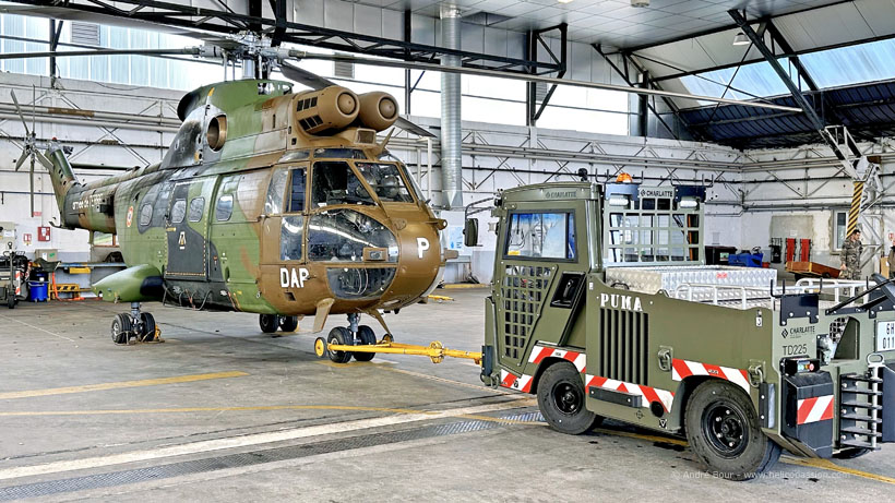 Hélicoptère SA330 Puma de l'Armée de Terre française (ALAT)